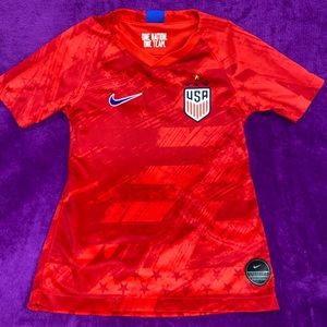 Boys Nike Team USA jersey. Size small.